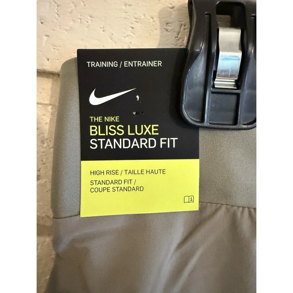 NWT Nike Women's Dri-Fit Bliss Luxe Training‎ Skort Size Large Gray  NEW